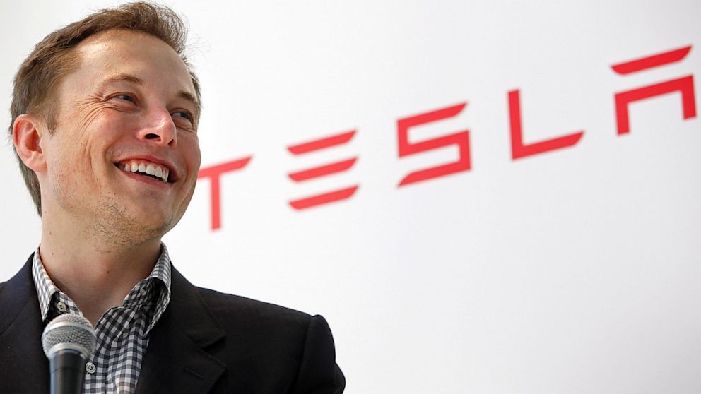 Musk_nespokojnym_akcionarom_Tesla_Kupte_si_Ford_2017