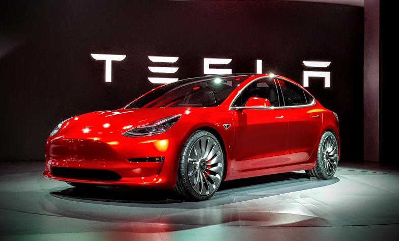 Tesla_doruci_prve_vozidla_Modelu_3_uz_tento_mesiac_2017