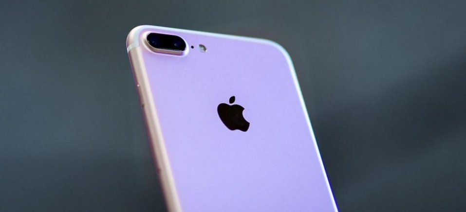 IPhone_8_ponukne_3_farby_ciernu_striebornu_a_zlatu_2017