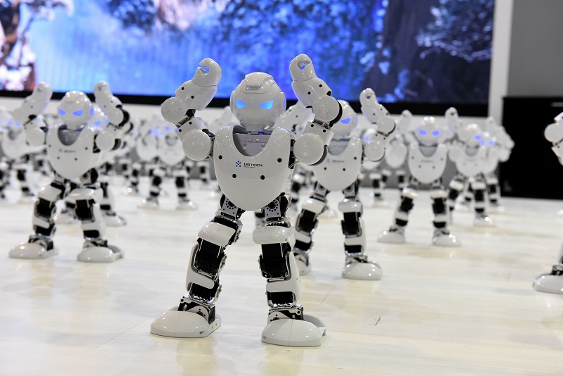 Robot_ktory_nahradi_Vas_smartfon_je_uz_na_ceste_2017_1