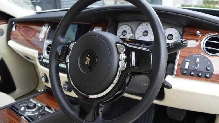 Tento_zlaty_Rolls_Royce_moze_byt_vas_len_za_16_Bitcoinov_2017_1