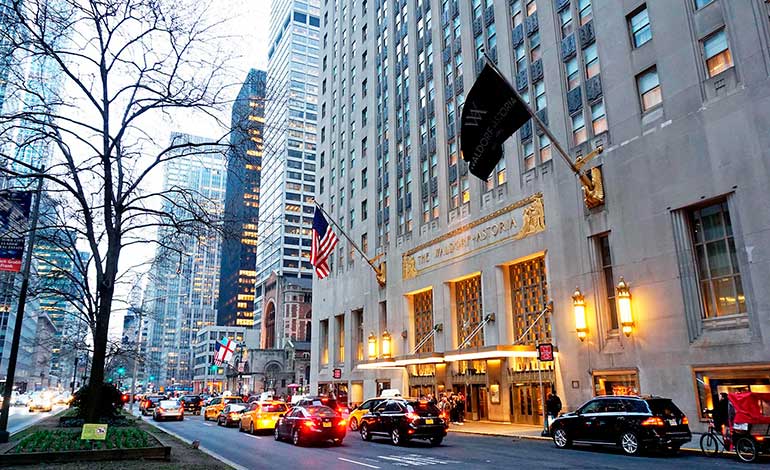 Cina_si_zaistuje_kontrolu_nad_poistovatelom_ktory_vlastni_Waldorf_Astoria