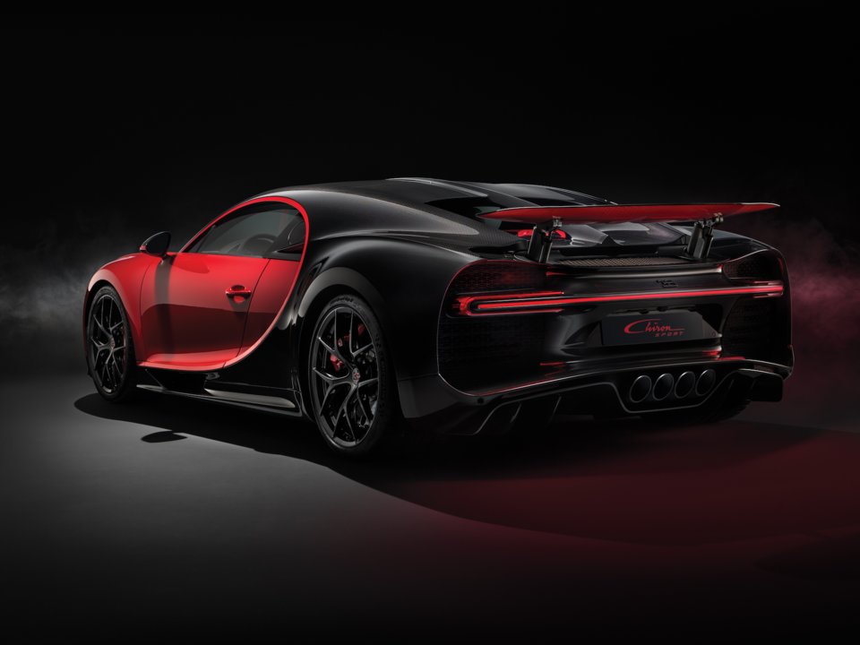 Bugatti Chiron Sport zo zadu.