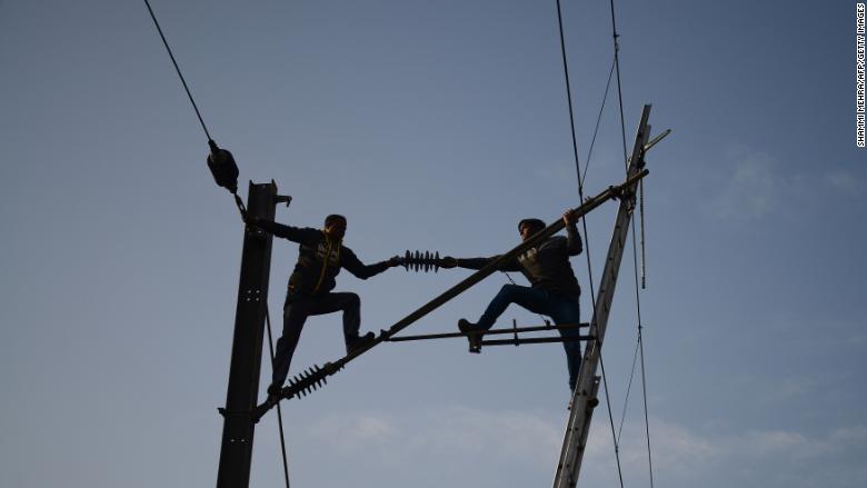 India_100_percent_dedin_uz_elektricku_energiu_ma_Miliony_ludi_vsak_zostava_v_tme