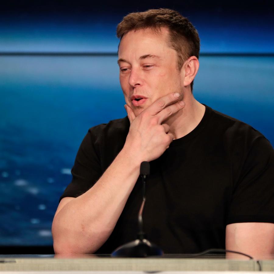 Elon_Musk_chce_aby_svet_prijal_elektromobily_aj_keby_Tesla_krachovala