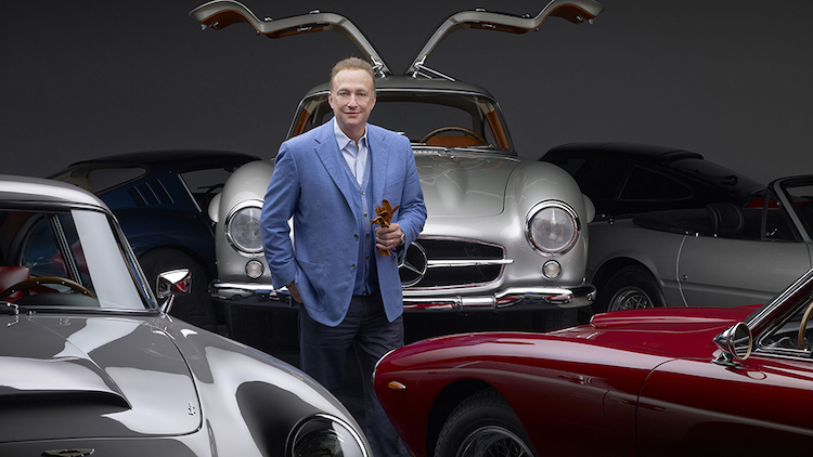Miles Nadal a časť jeho zbierky automobilov.