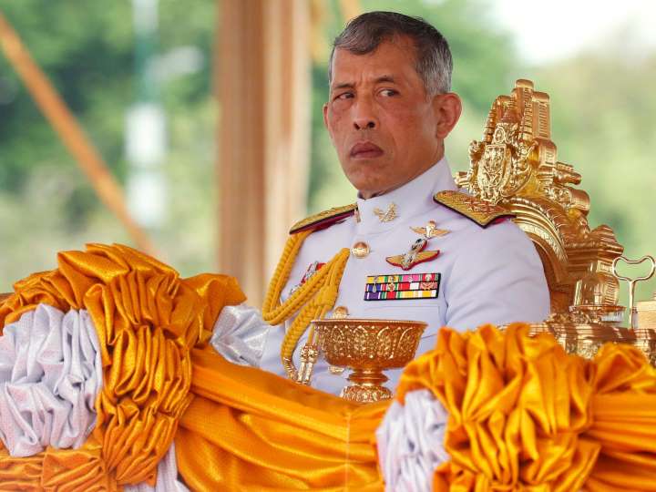 Kráľ Maha Vajiralongkorn.