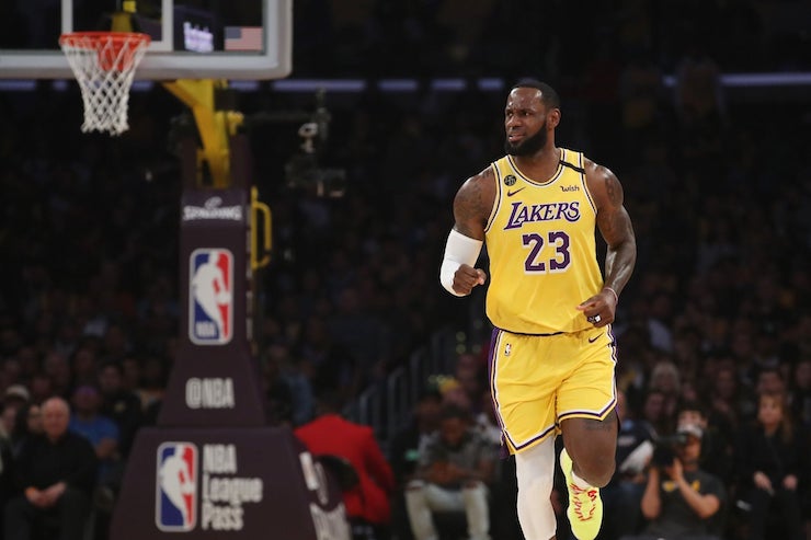 Tim_Lakers_vracia_podporu_pre_koronakrizu_$4_6_miliona