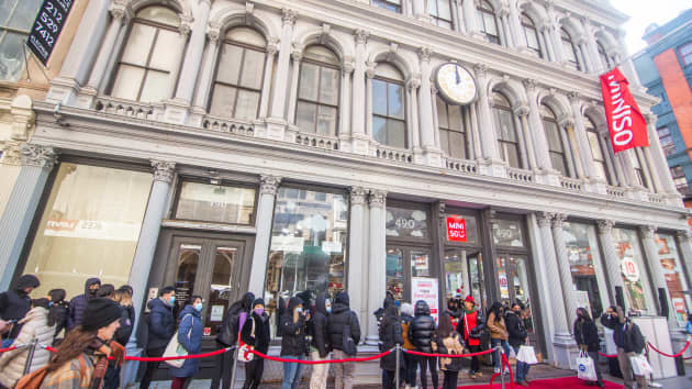 Miniso otvorilo svoj prvý hlavný obchod v newyorskej štvrti SoHo v New Yorku, počas februára 2022.