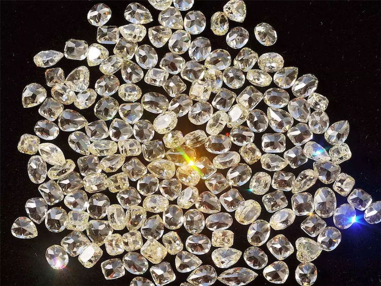 Ceny-diamantov-prepadli-az-o-18-%-maju-kam-klesat
